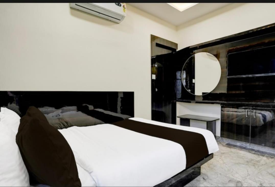 Hotel Shubham Inn Thaltej Ахмедабад Екстериор снимка