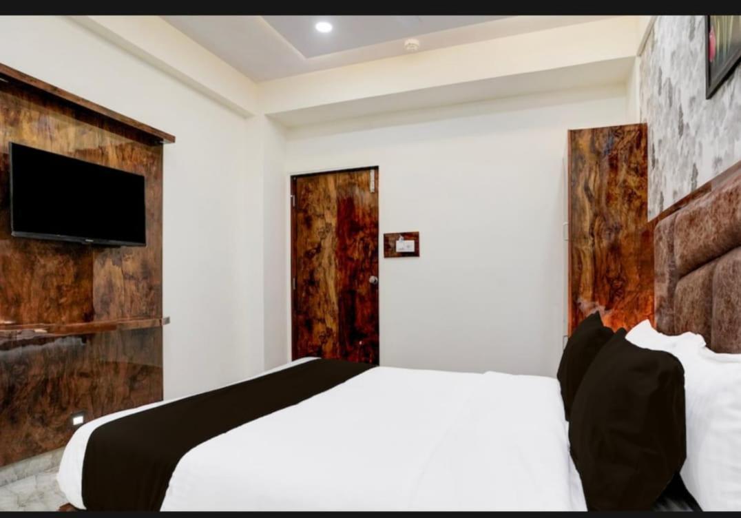 Hotel Shubham Inn Thaltej Ахмедабад Екстериор снимка