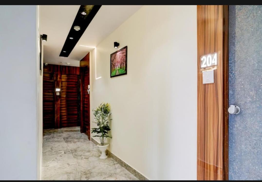 Hotel Shubham Inn Thaltej Ахмедабад Екстериор снимка